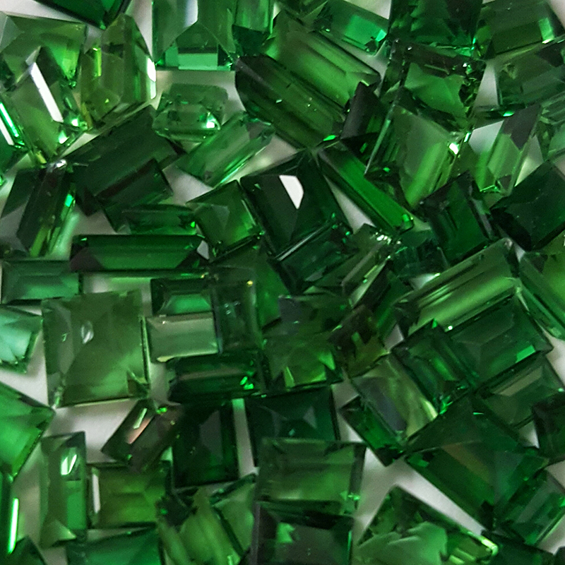 Baguette & Square Untreated Chrome Green Tourmaline Melee 2 mm + - CT4501bg-1.jpg