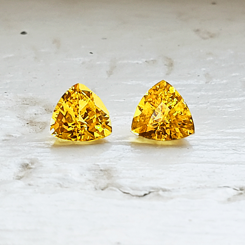 Loose Pair of Fancy Yellow Sapphire Trillions - 5 mm Yellow Trillion Sapphire Pair - YSpr9536tril96.jpg
